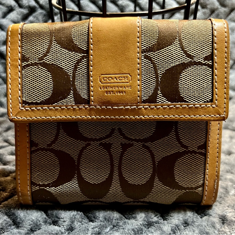 Coach Signature Brown and Tan Bifold Wallet. Preowned.